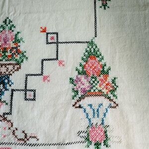Floral Hand Embroidered Table Runner Vintage
15 1/2” x 30” approx cross stitch